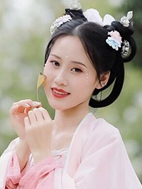 Asian woman Dandan from Andong, China