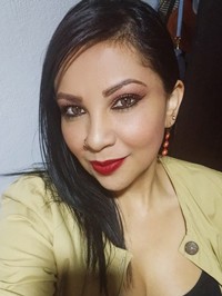 Single Yani from Bogotá, Colombia