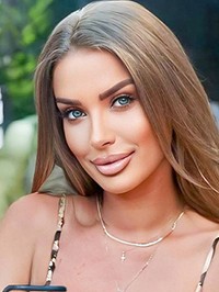 European single woman Alexandra-Melinda from Constanţa