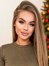 Single Alexia-Cristina from Cluj-Napoca, Romania